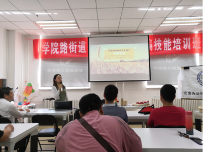 学院路街道开展草编技能体验活动，领略非遗美术图案设计魅力